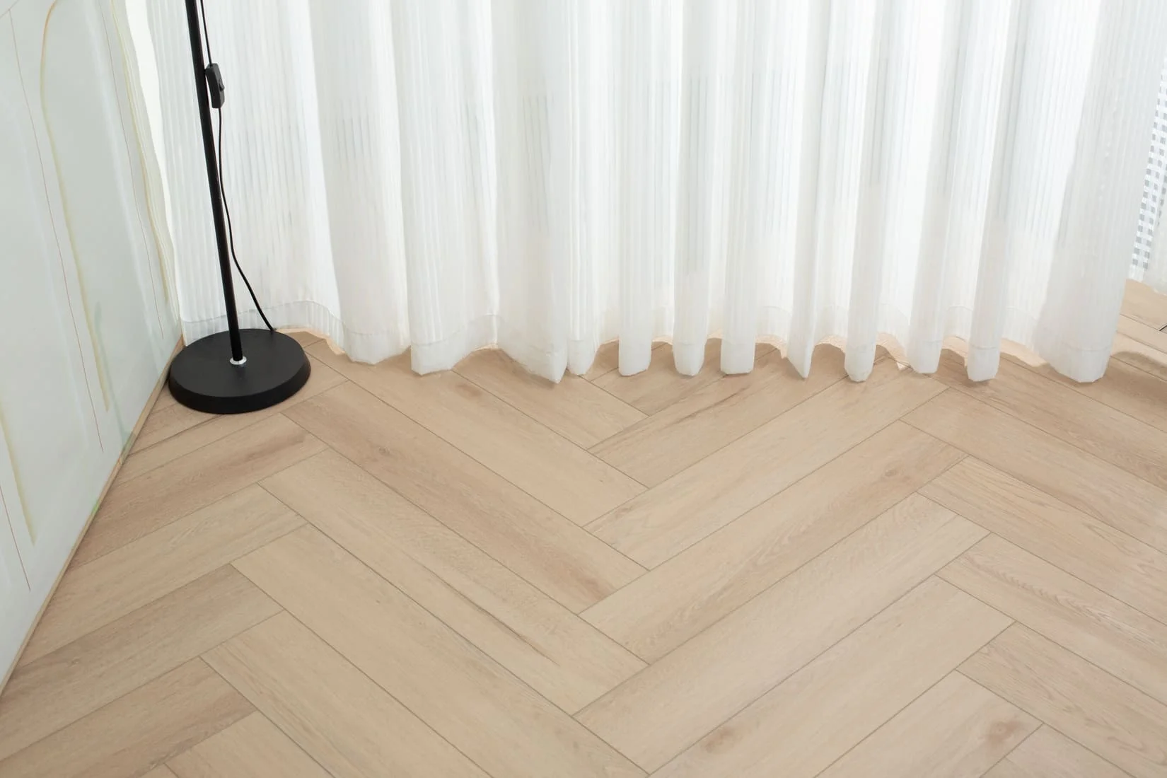 Плитка SPC "OneFloor" 3032 А,В  ЁЛКА (640*128*4 мм) — купить в Пятигорске