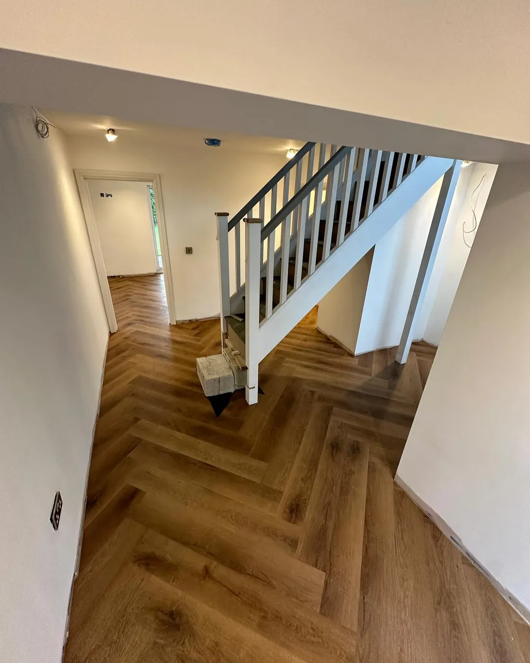 Кварцвиниловая плитка "Invictus" Royal Oak Mocca (406*102*2мм) — купить в Пятигорске