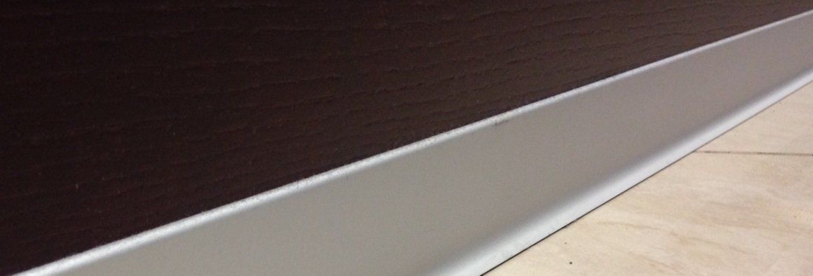 Плинтус алюминиевый L-образный анодированное серебро (3000*11*100 мм) — купить в Пятигорске