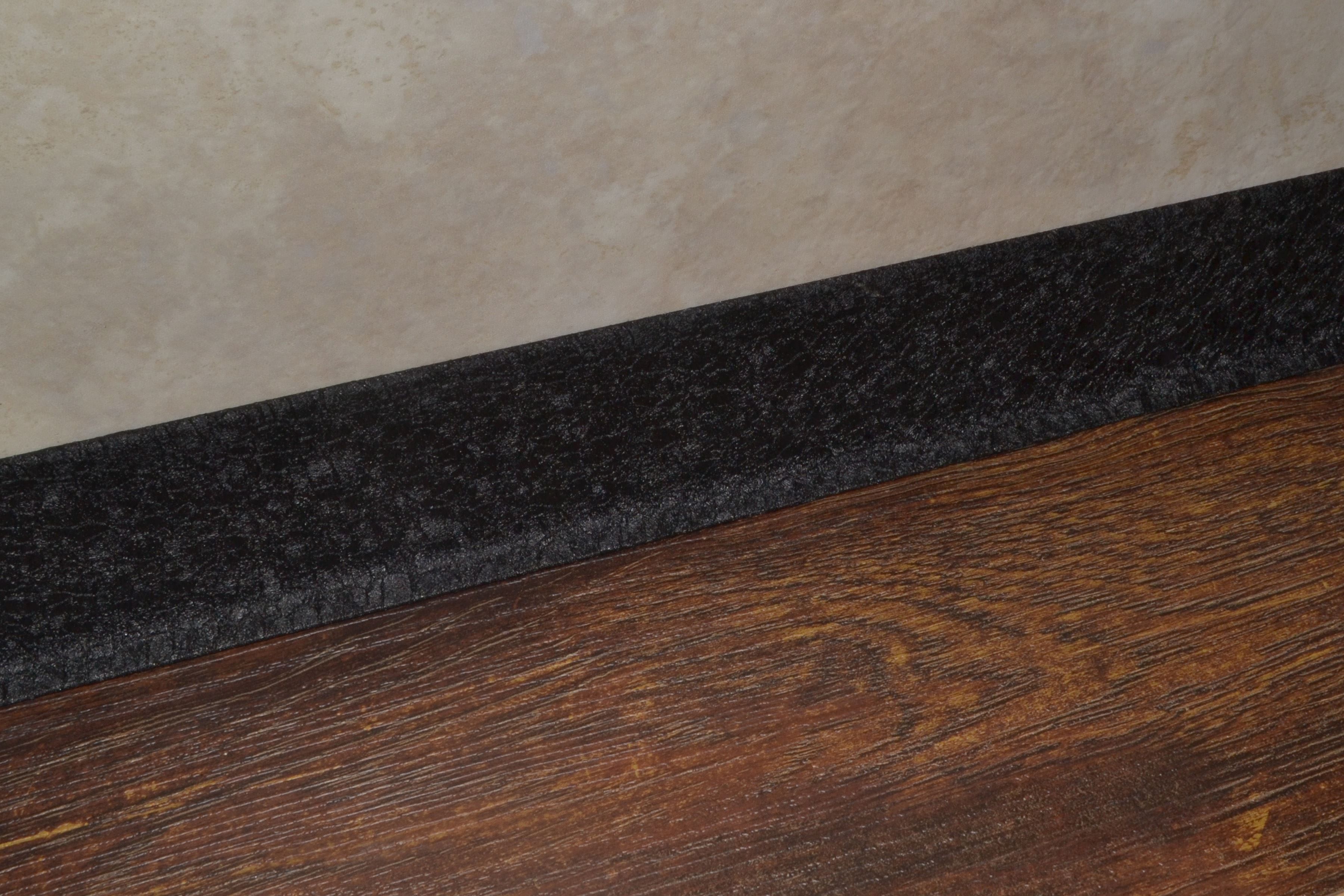 Плинтус алюминиевый L-образный текстура кожи черная (2500*11*60 мм) — купить в Пятигорске