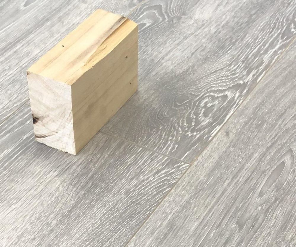 Ламинат "SunFloor" 8/32 4V Дуб Гвинея 34 (1380*193*8 мм) — купить в Пятигорске