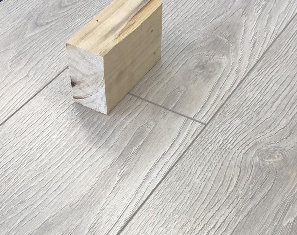 Ламинат "SunFloor" 8/32 4V Дуб Лайн 37 (1380*193*8 мм) — купить в Пятигорске