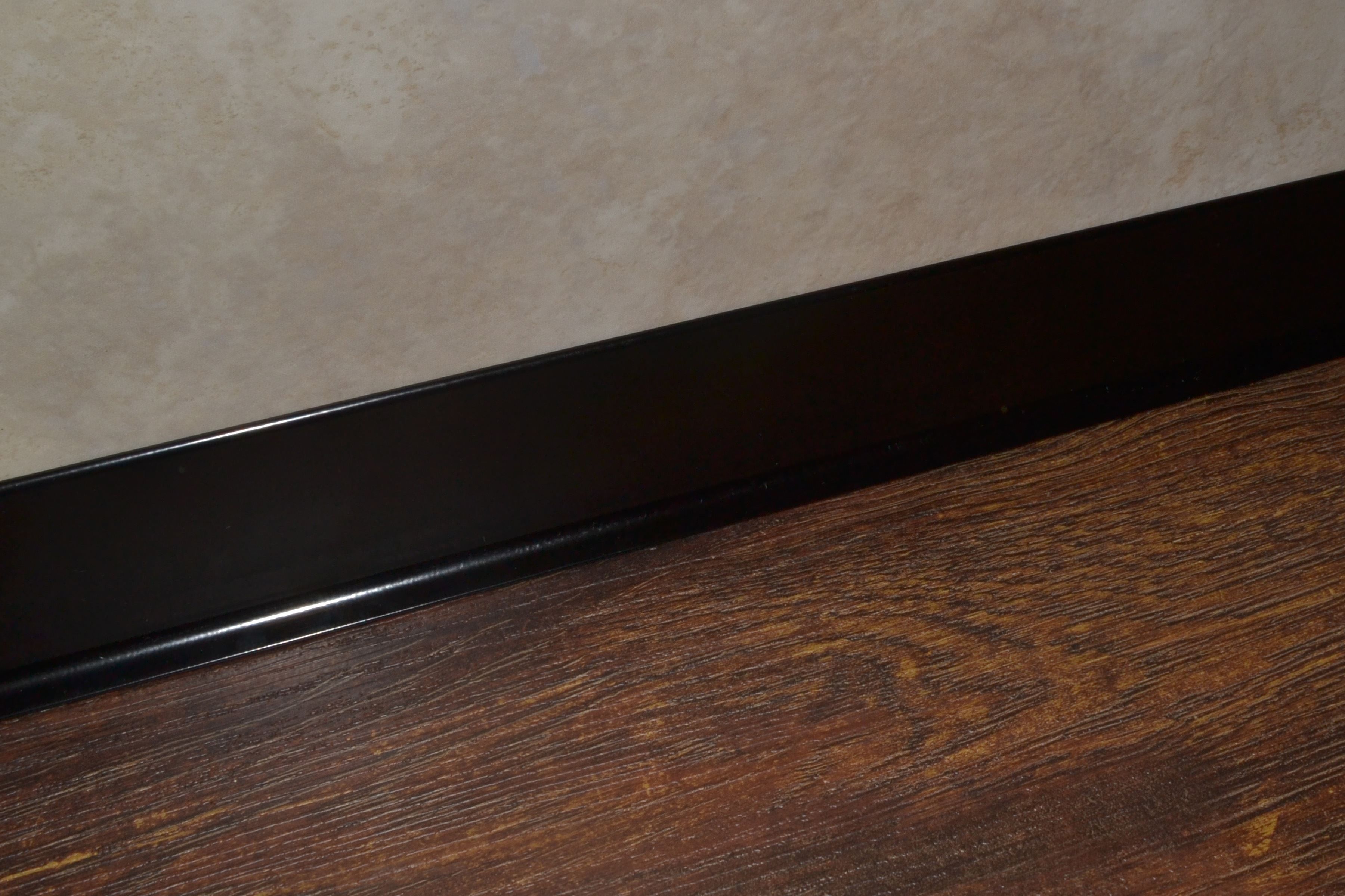 Плинтус алюминиевый L-образный черный (2500*11*60 мм) — купить в Пятигорске