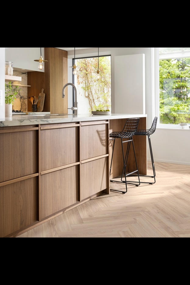 Замковая ПВХ плитка Blackjack Oak 22210 (630*126*6 мм) — купить в Пятигорске