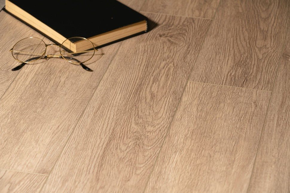 Виниловый ламинат "Bonkeel" Style Дуб Гарднер (1200*125*4 мм) — купить в Пятигорске